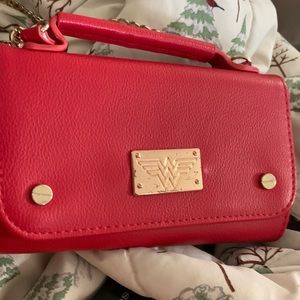 BioWorld, Wonder Woman red exterior gold cross body purse, wallet insert,